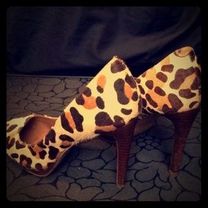 BCBG ladies giraffe print ladies Shoes Sz •7.5