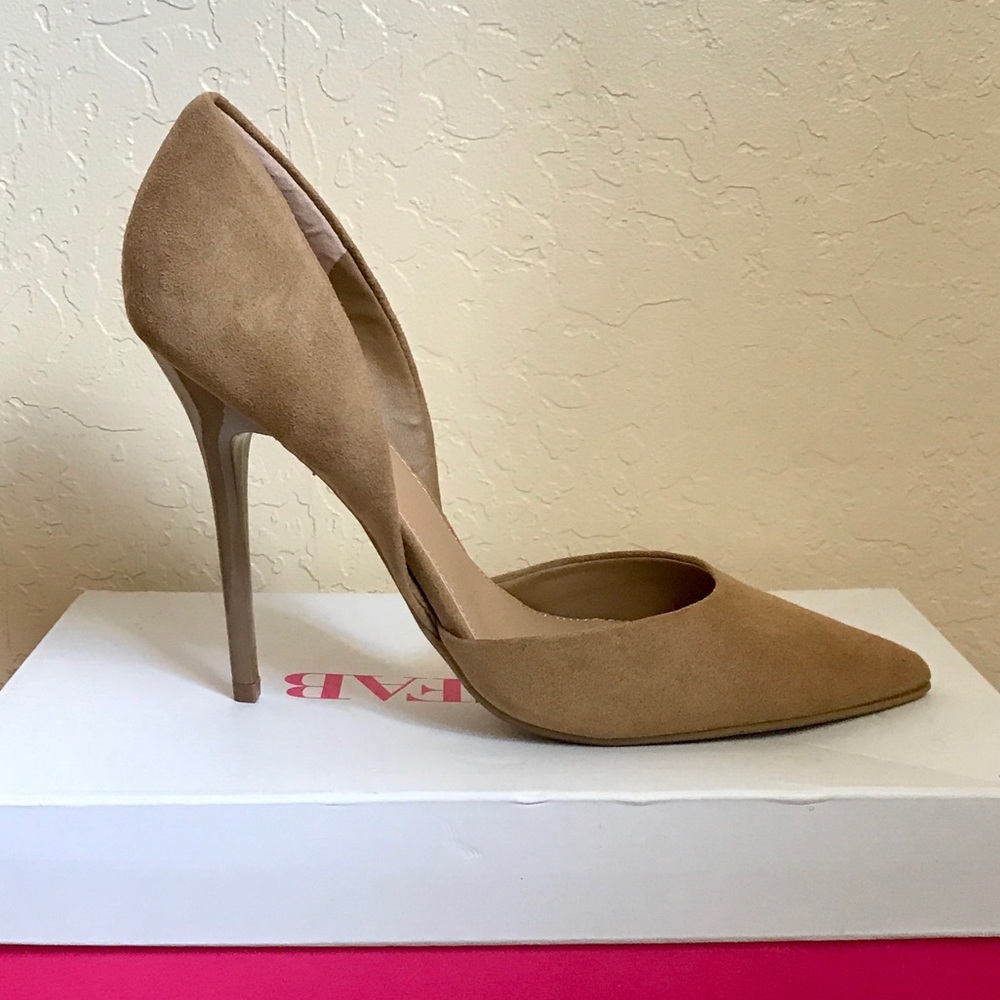 NWT•• BRAND NEW, IN THE BOX! Sand Colored Pumps