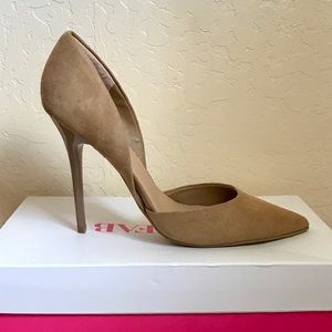 NWT•• BRAND NEW, IN THE BOX! Sand Colored Pumps