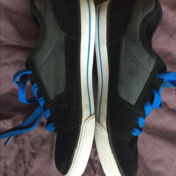 D.C. Shoes - Picture 2 of 4