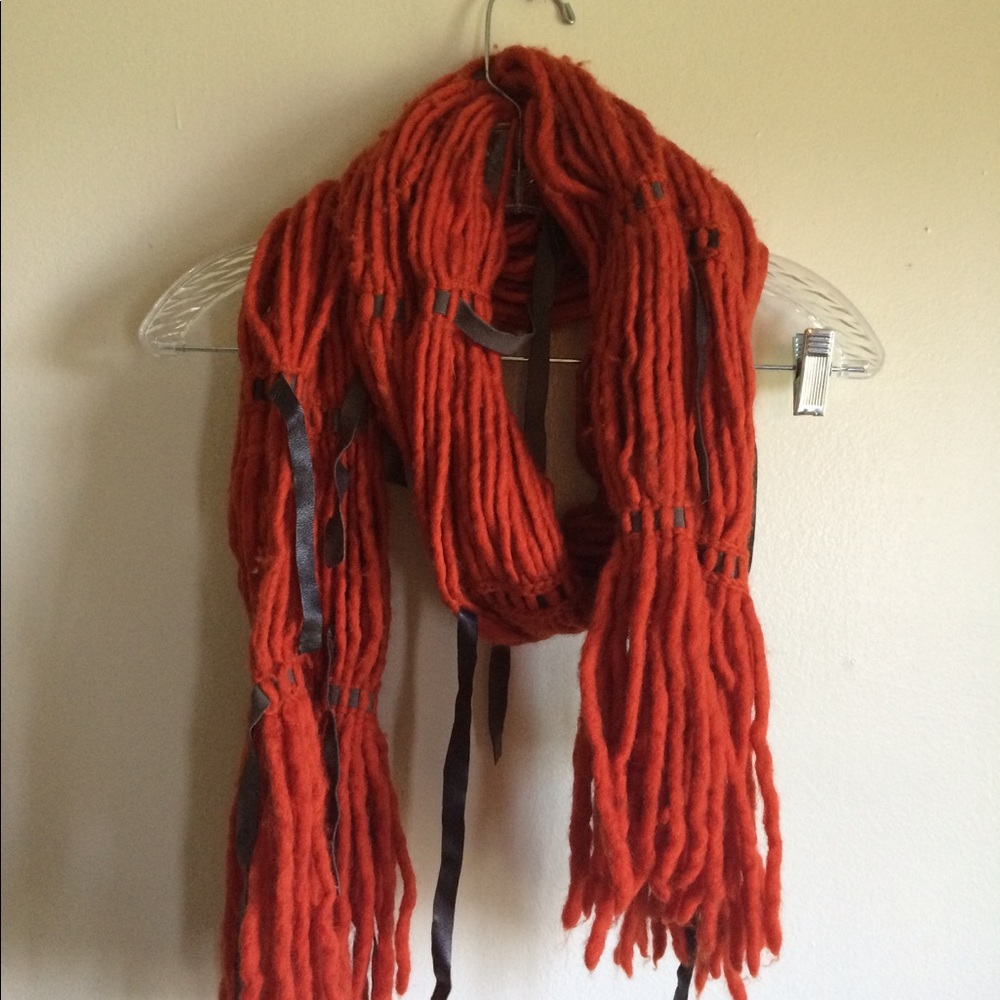Nirvanna wool leather chunky scarf