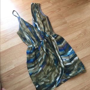 Gorgeous asymmetric dress!