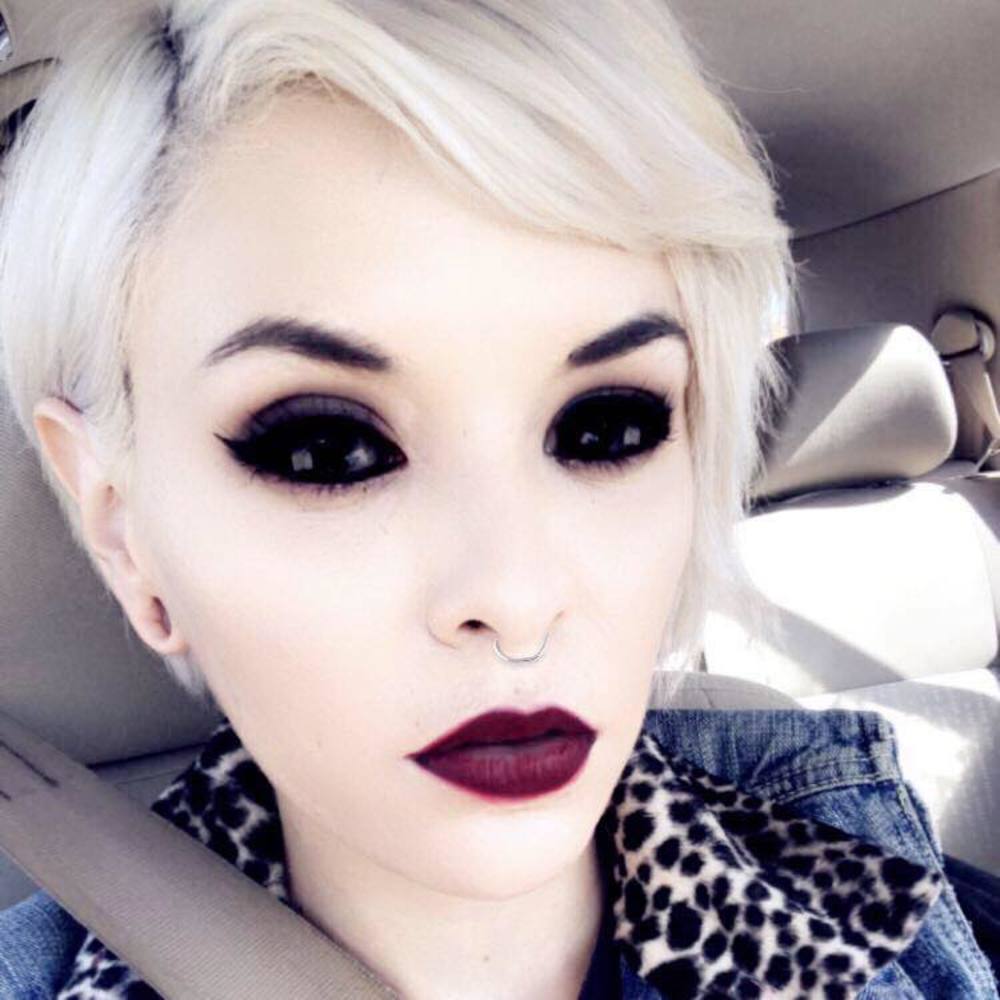 Meet your Posher, Cassandra