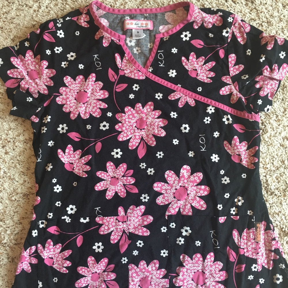 Koi scrub top