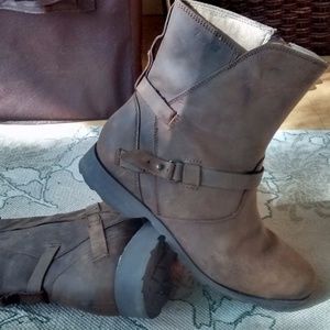 Teva Delavina Low Boots - Waterproof Leather 9.5