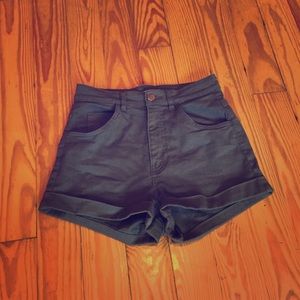 Army green high-waisted shorts