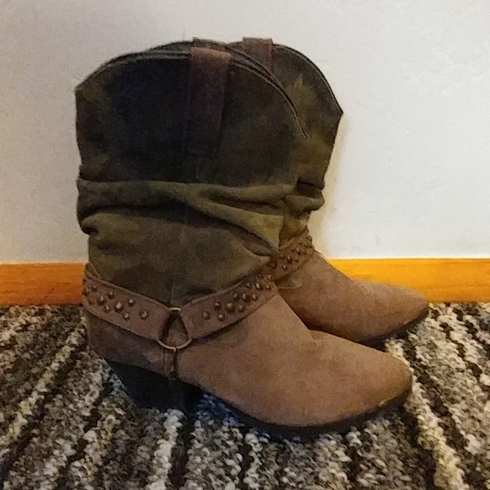 Dingo brand camo cowboy boots