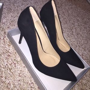 Black point toe heels