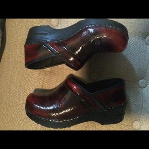 Sanita Dark Red Marbled Clog
