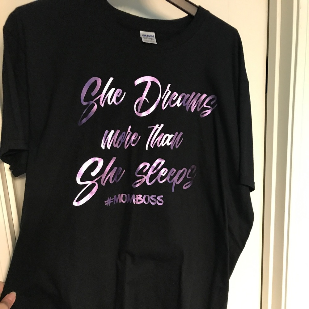 Mom boss tee