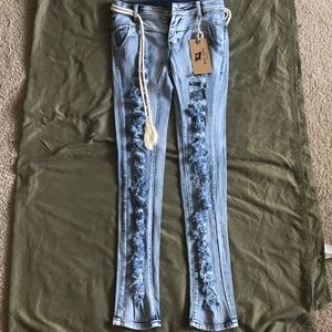 Women ripped fitted jeans