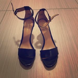 Black Nine West heels size 7
