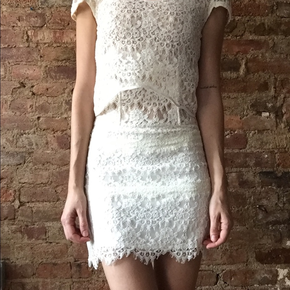 Beautiful romantic short sleeves lace dress