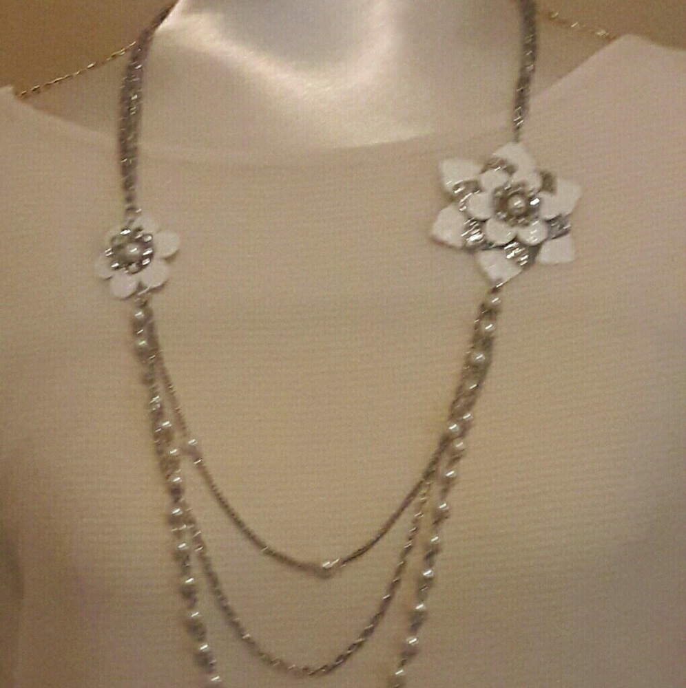 Pearl flower chain and earrings set