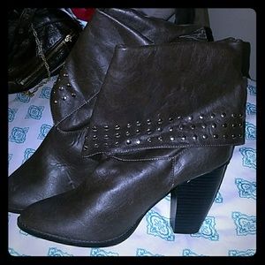 Studded Gray Boots Sz 10 Fall!!