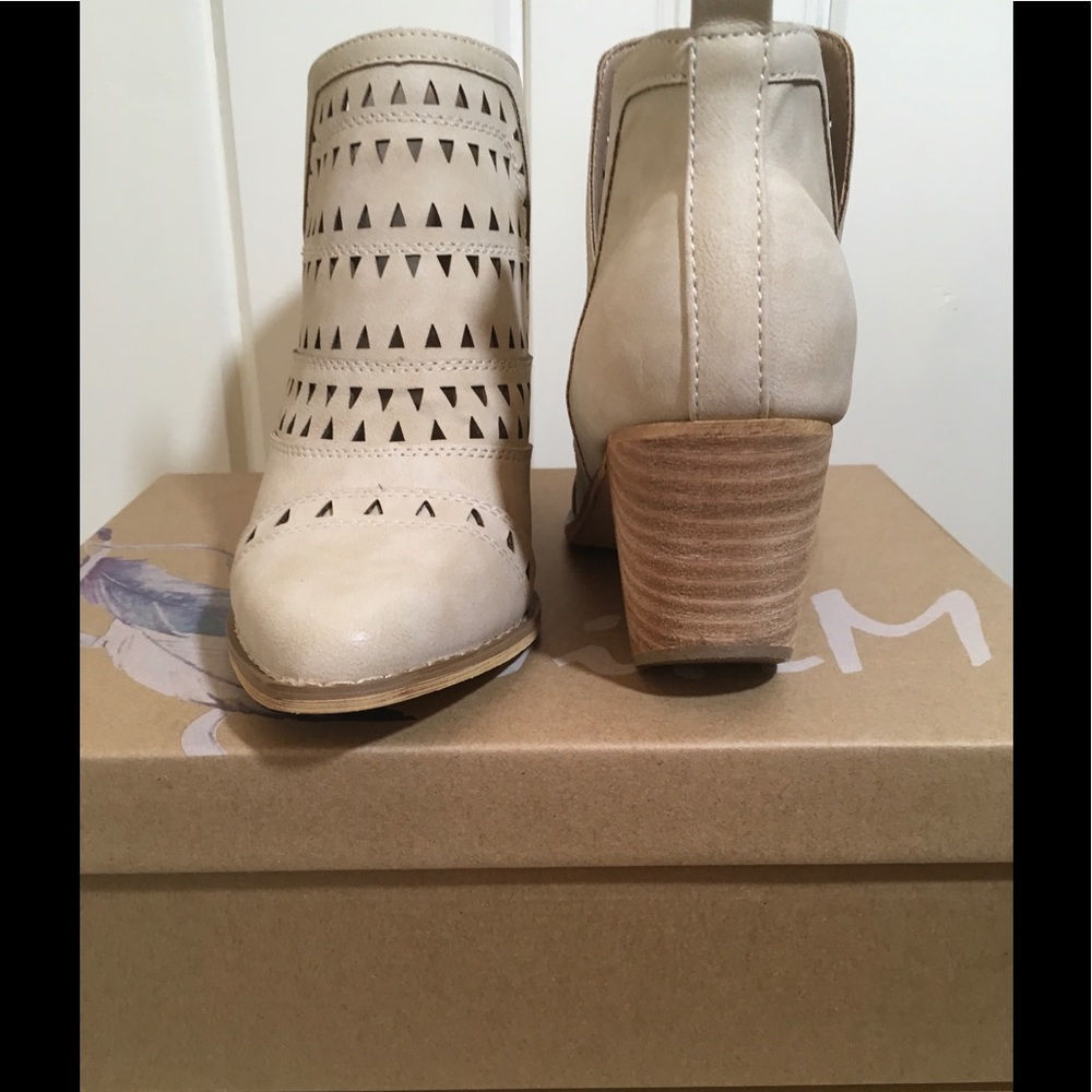 Sale Booties LASER CUT BOOTIES 9 & 10 left - Picture 5 of 8