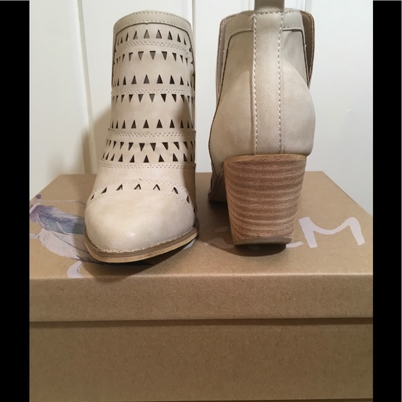 Sale Booties LASER CUT BOOTIES 9 & 10 left - Picture 5 of 8