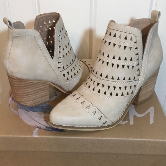 Sale Booties LASER CUT BOOTIES 9 & 10 left - Picture 3 of 8