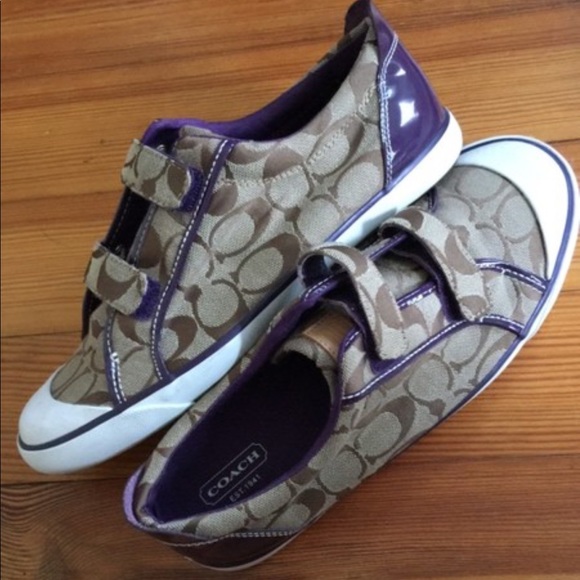 womens tennis shoes with velcro closure