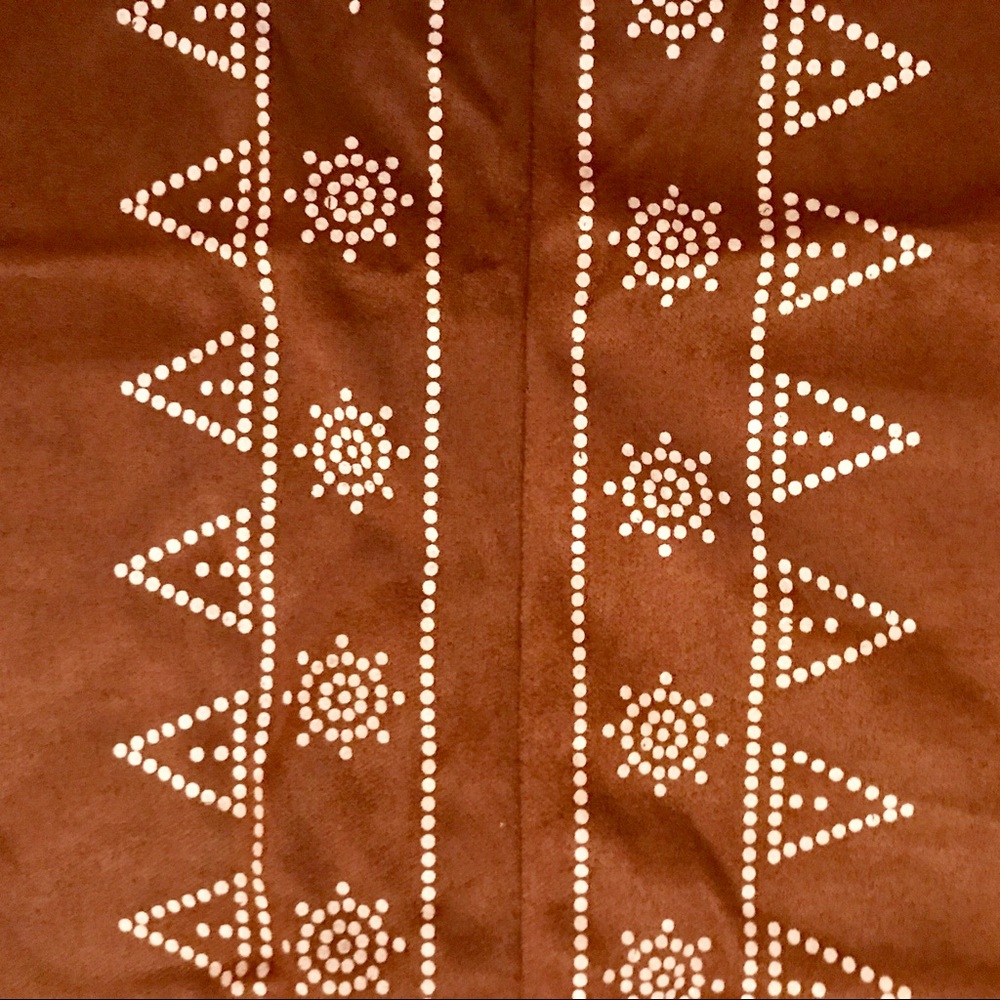 NWT vegan suede tan embroidered boho mini skirt - Picture 4 of 5
