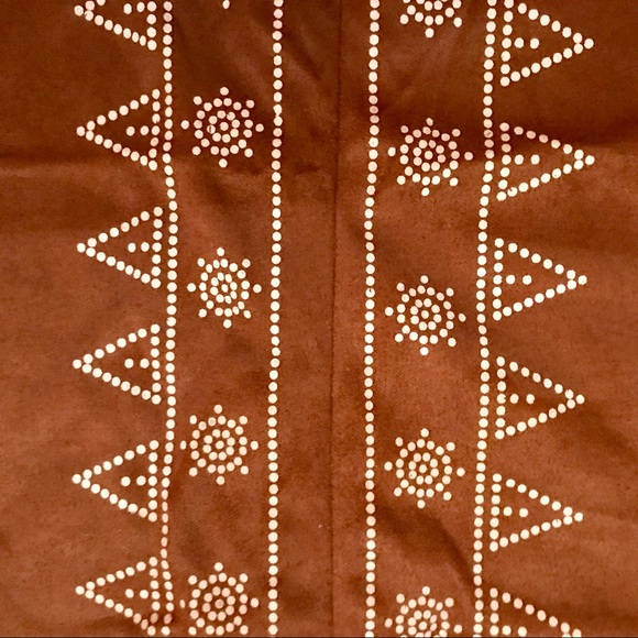 NWT vegan suede tan embroidered boho mini skirt - Picture 4 of 5