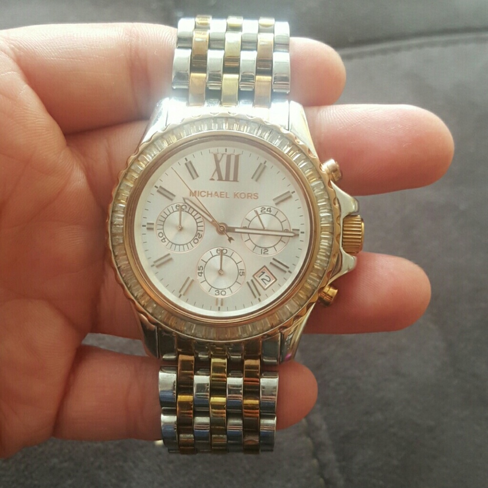Three toned watched