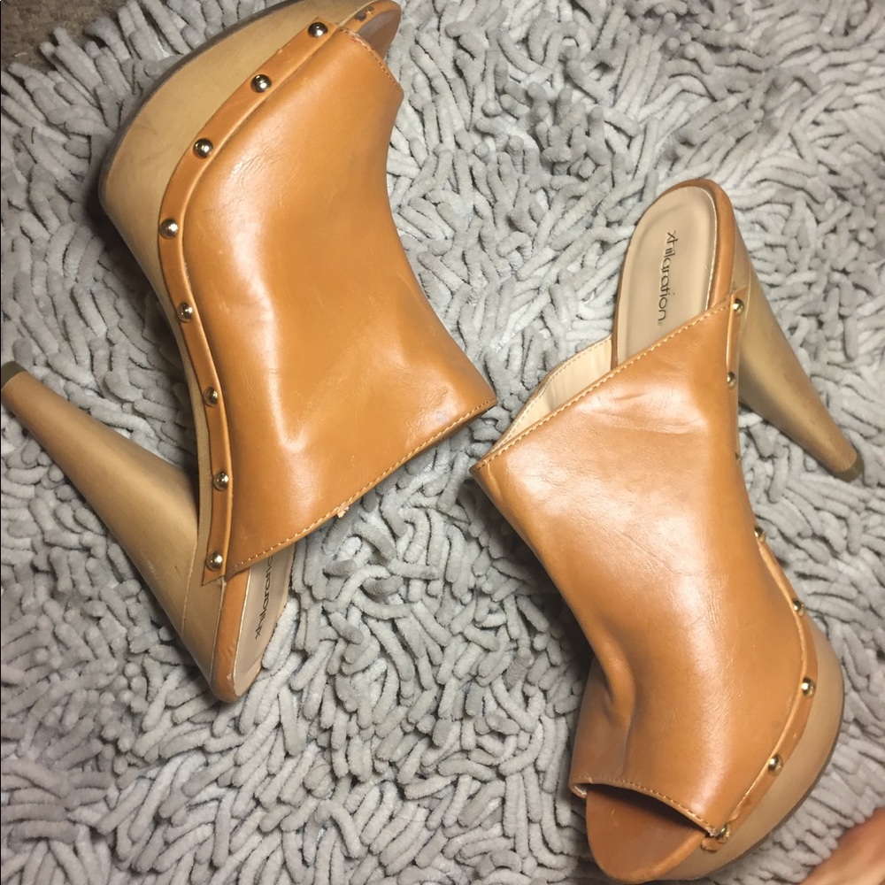 Xhilaration tan boot heels open toed