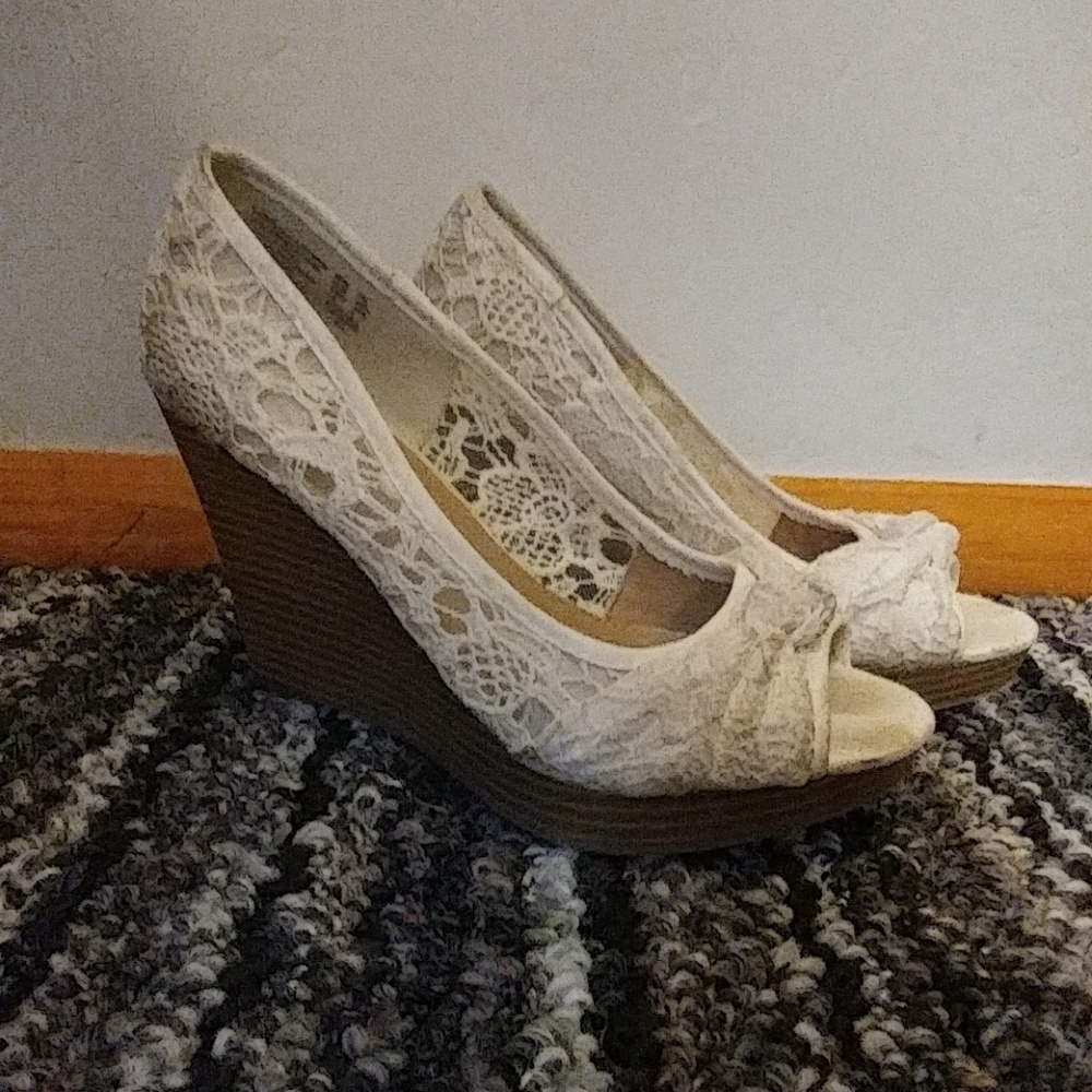 White lace peep toes