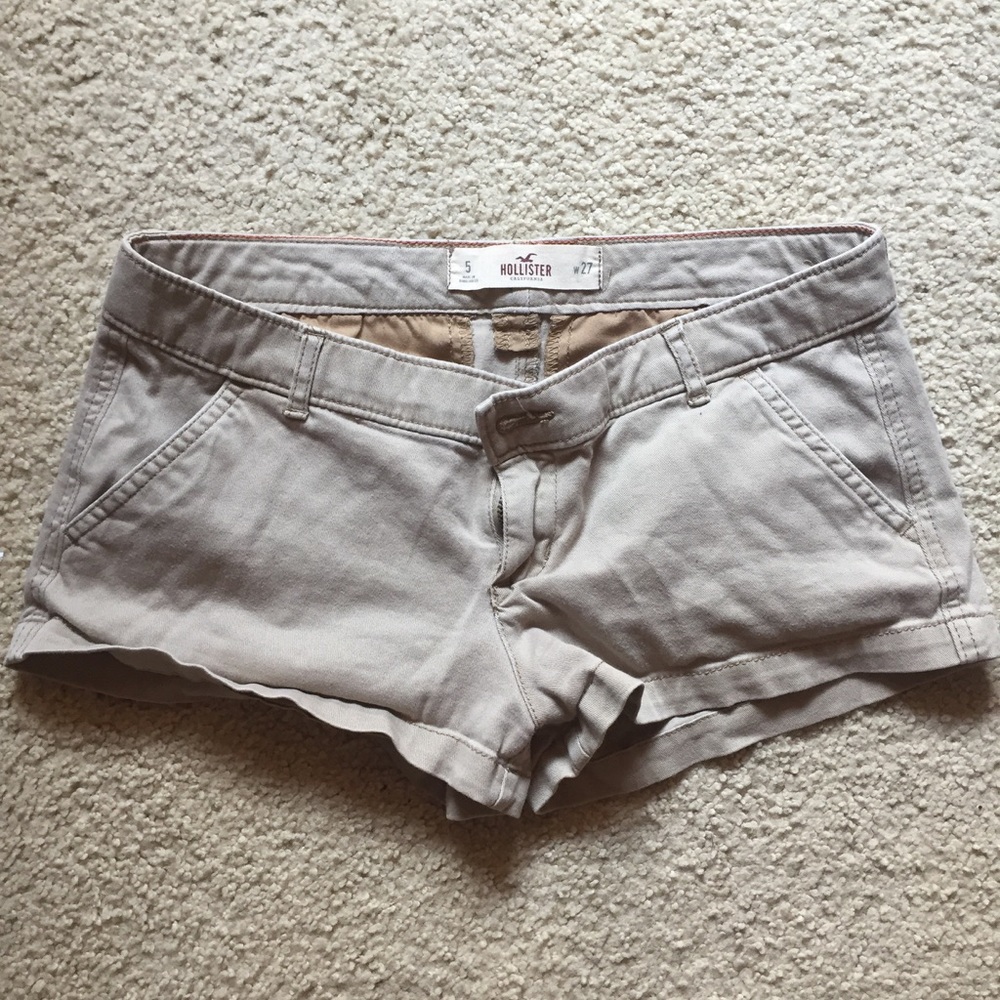 Hollister Khaki Shorts! ☀️
