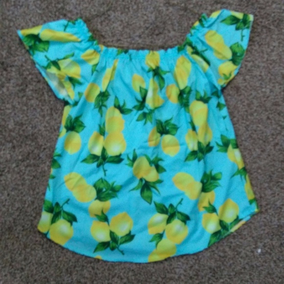 *sold*Sky Blue top with yellow floral pattern NWOT - Picture 3 of 3