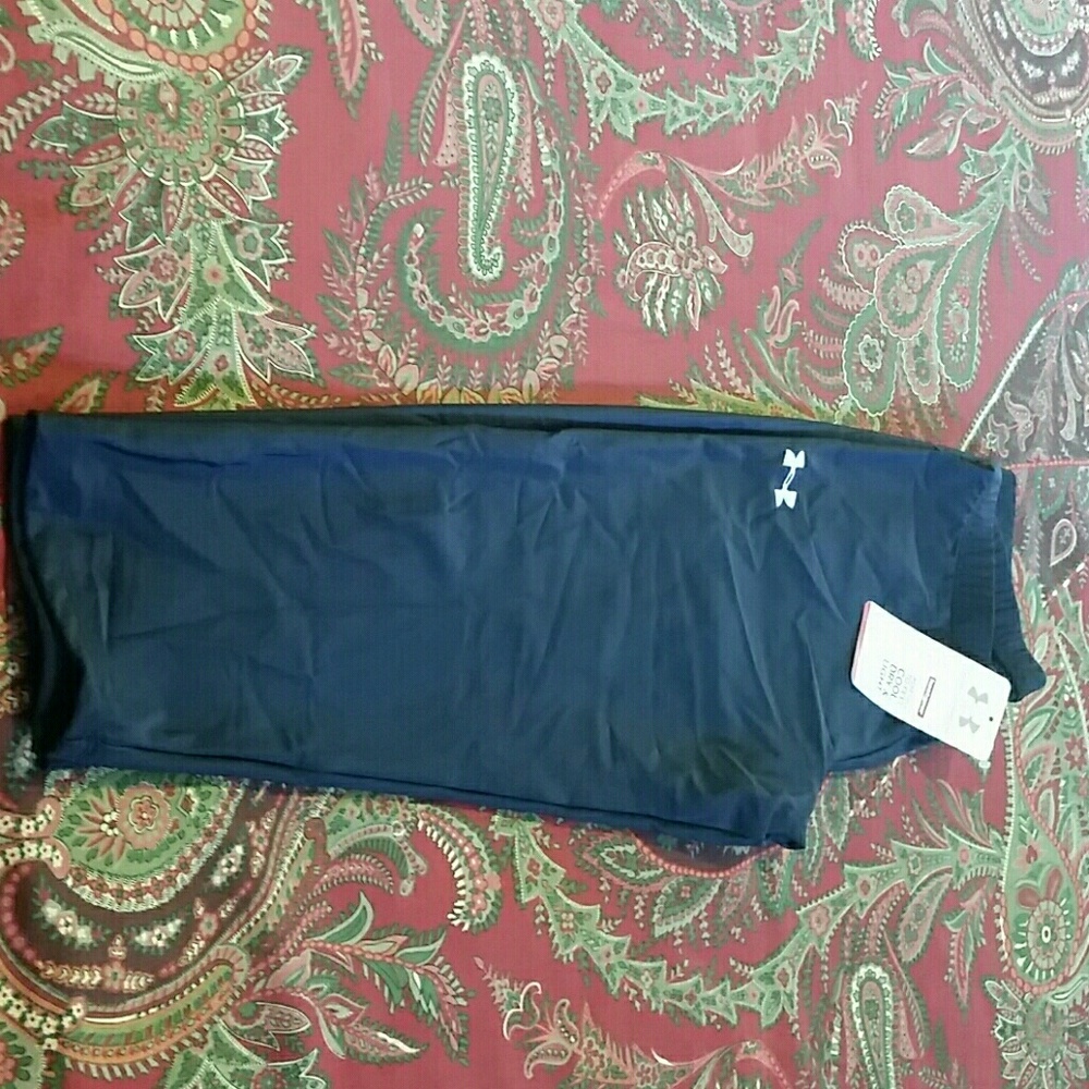 NWT Under Armour Heat Gear Black Compression Capri