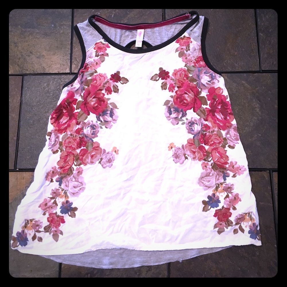 🌸Xhilaration Floral Tank Top Size XS🌺