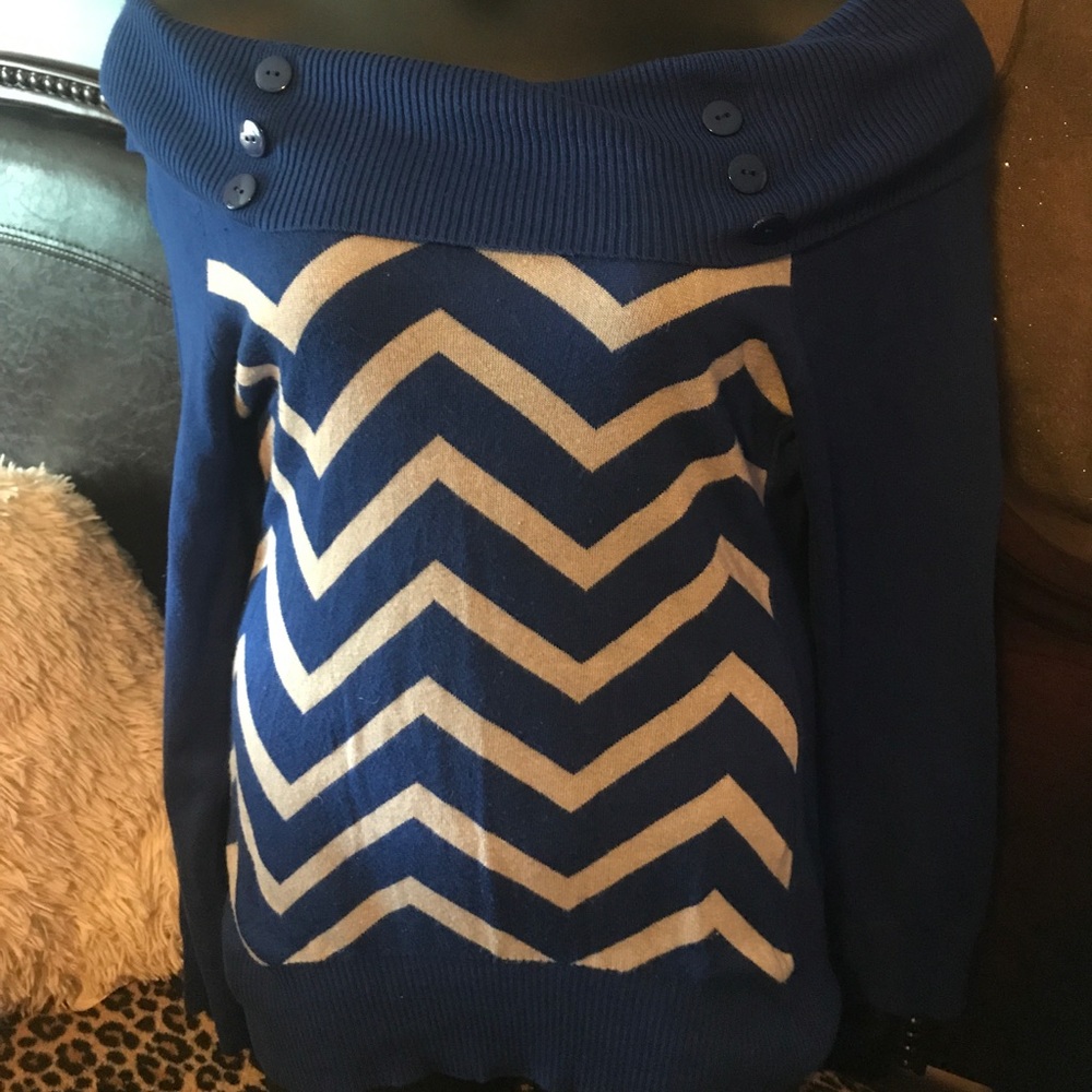 Cold shoulder junior plus chevron sweater