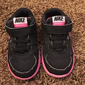Black & Hot Pink Toddler Girls Nikes (sz 7C)