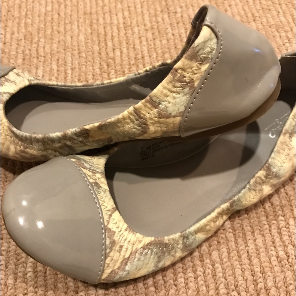 Mossimo flats - Picture 2 of 3