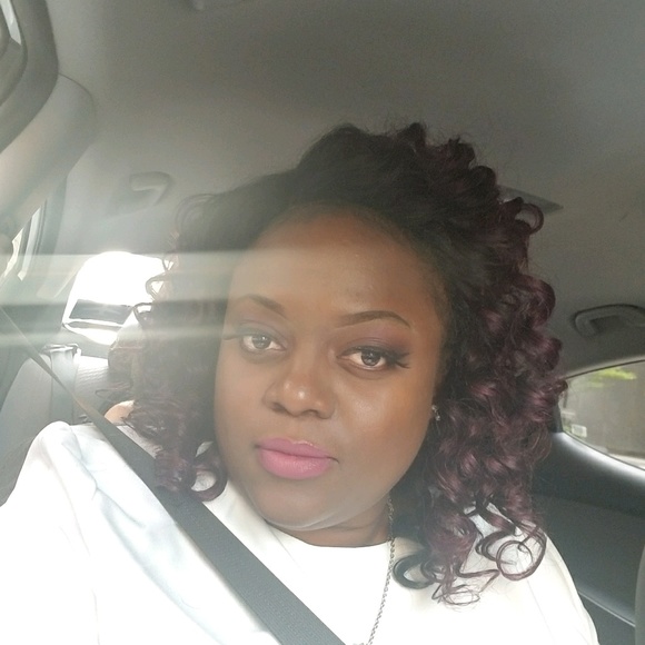 Meet your Posher, Davina - Picture 1 of 1