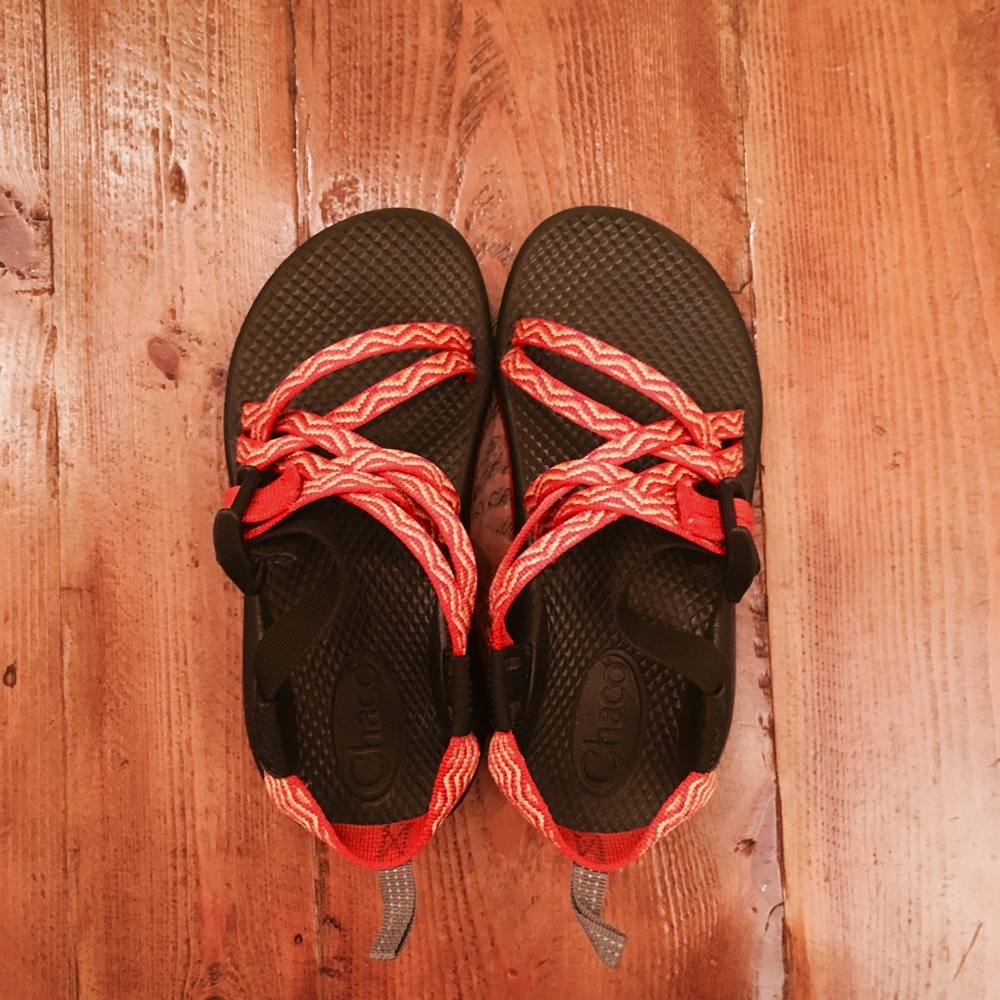 BRAND NEW- girls' chacos