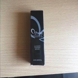 Makeup essentials Shimmer Powder Brush
