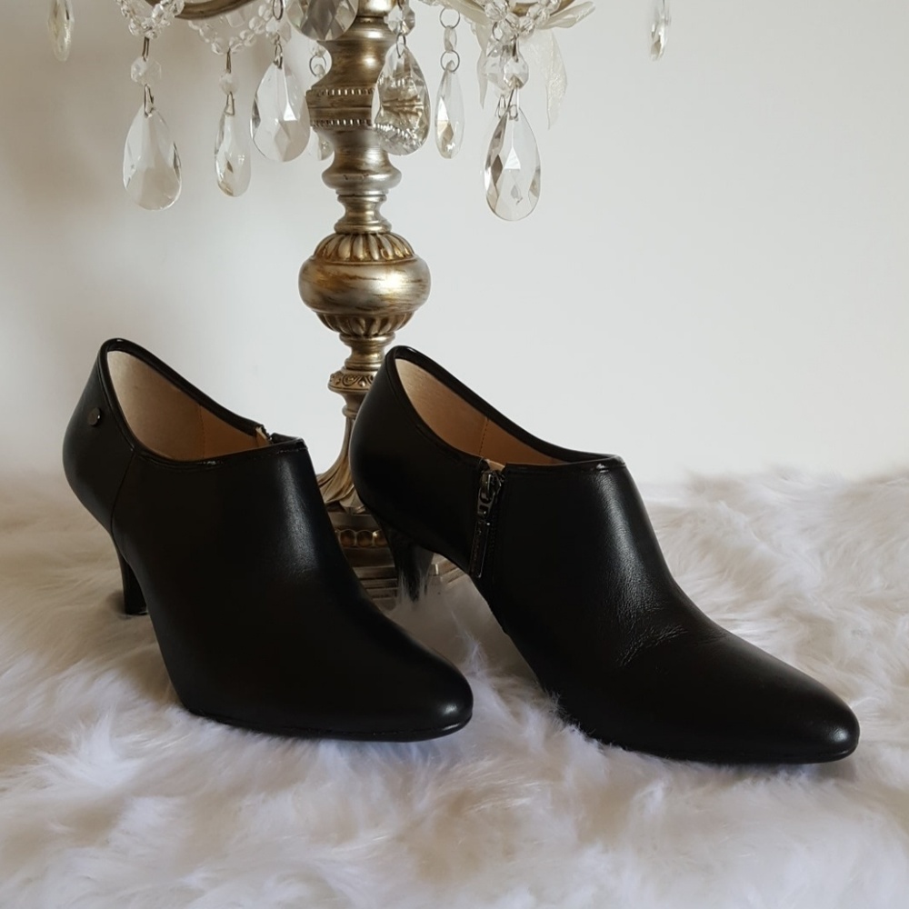 🆕Black Leather Booties by Calvin Klein size 9.5 M