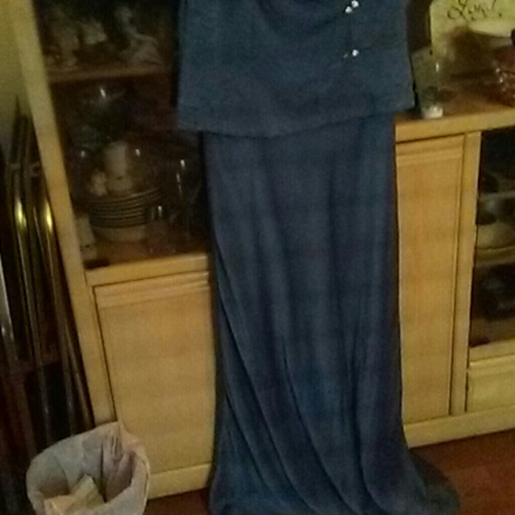 Formal Wear - Picture 4 of 4