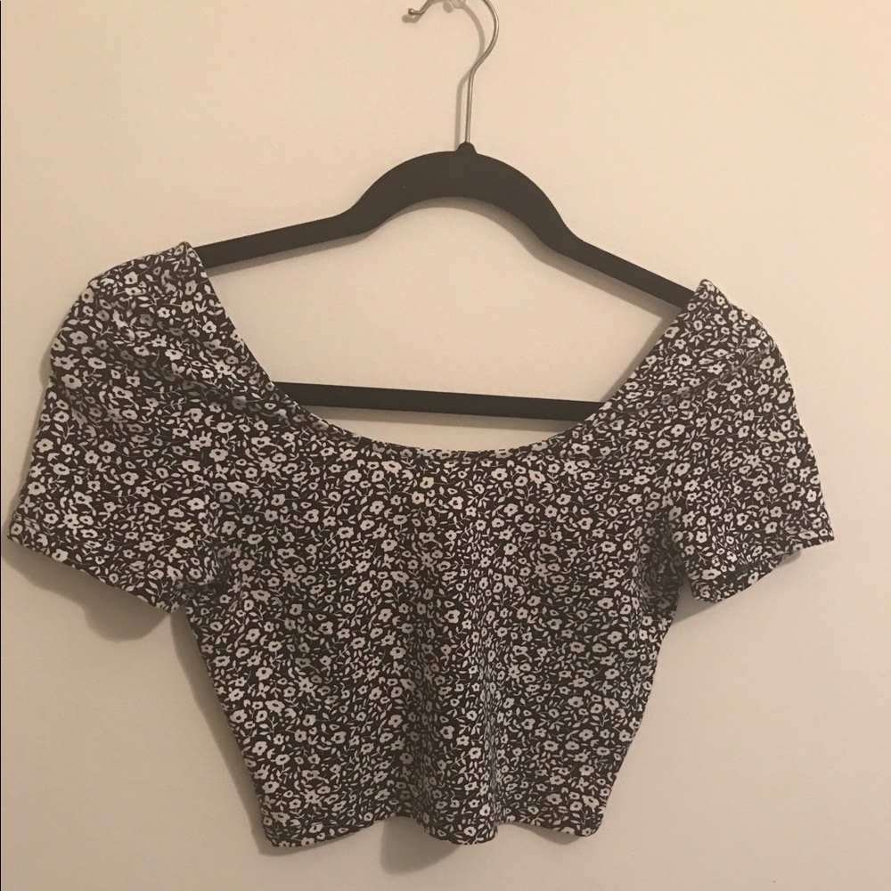 Black and white floral crop top