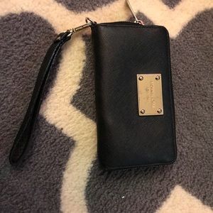 Michael kors wristlet