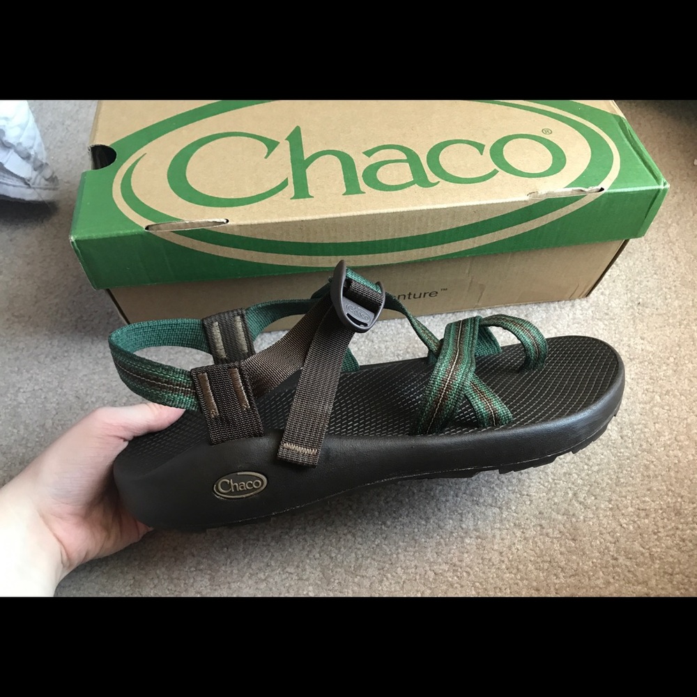 New In Box Men's Z2 Classic chacos.