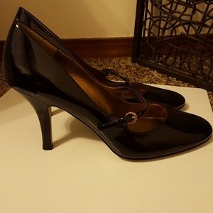 Anne Klein Leather pumps.