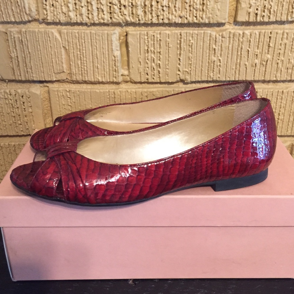 Red patent leather open toe flat