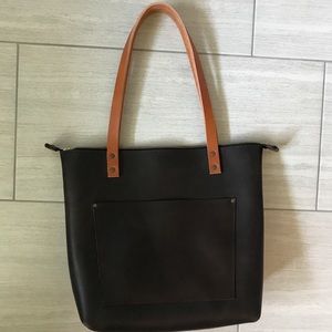 Beautiful leather tote with zipper!