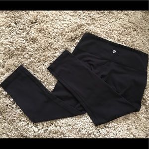 Lululemon Athletica Crop pants sz 4 black 19"