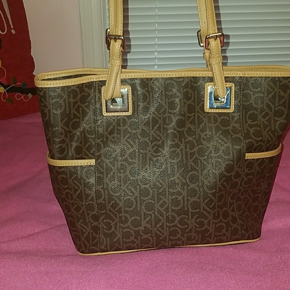 Calvin Klein Handbags - Calvin Klein Tote Purse