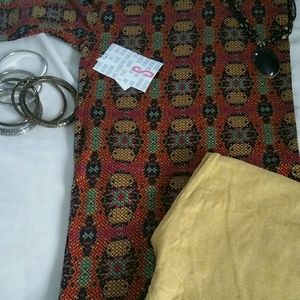 *SOLD* Lularoe NEW Outfit S Irma & OS Leggings