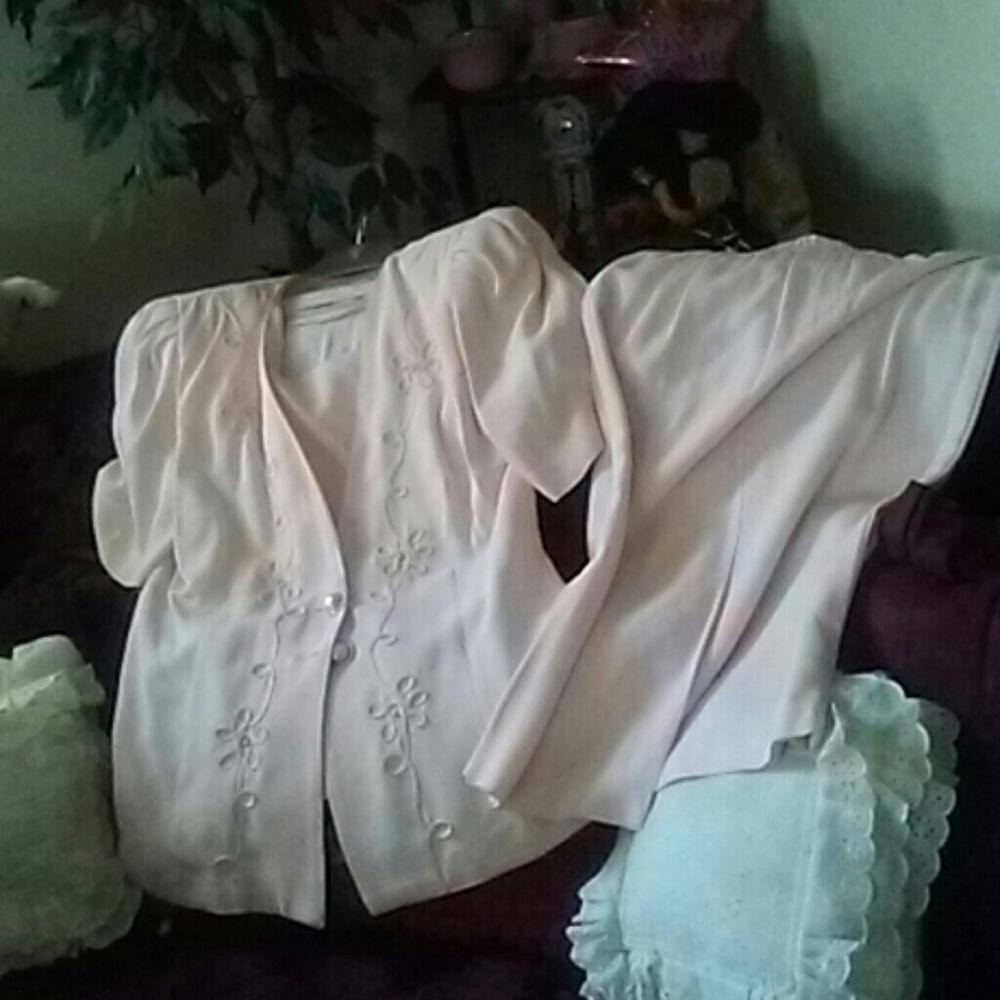 Skirt Suit. Color peach